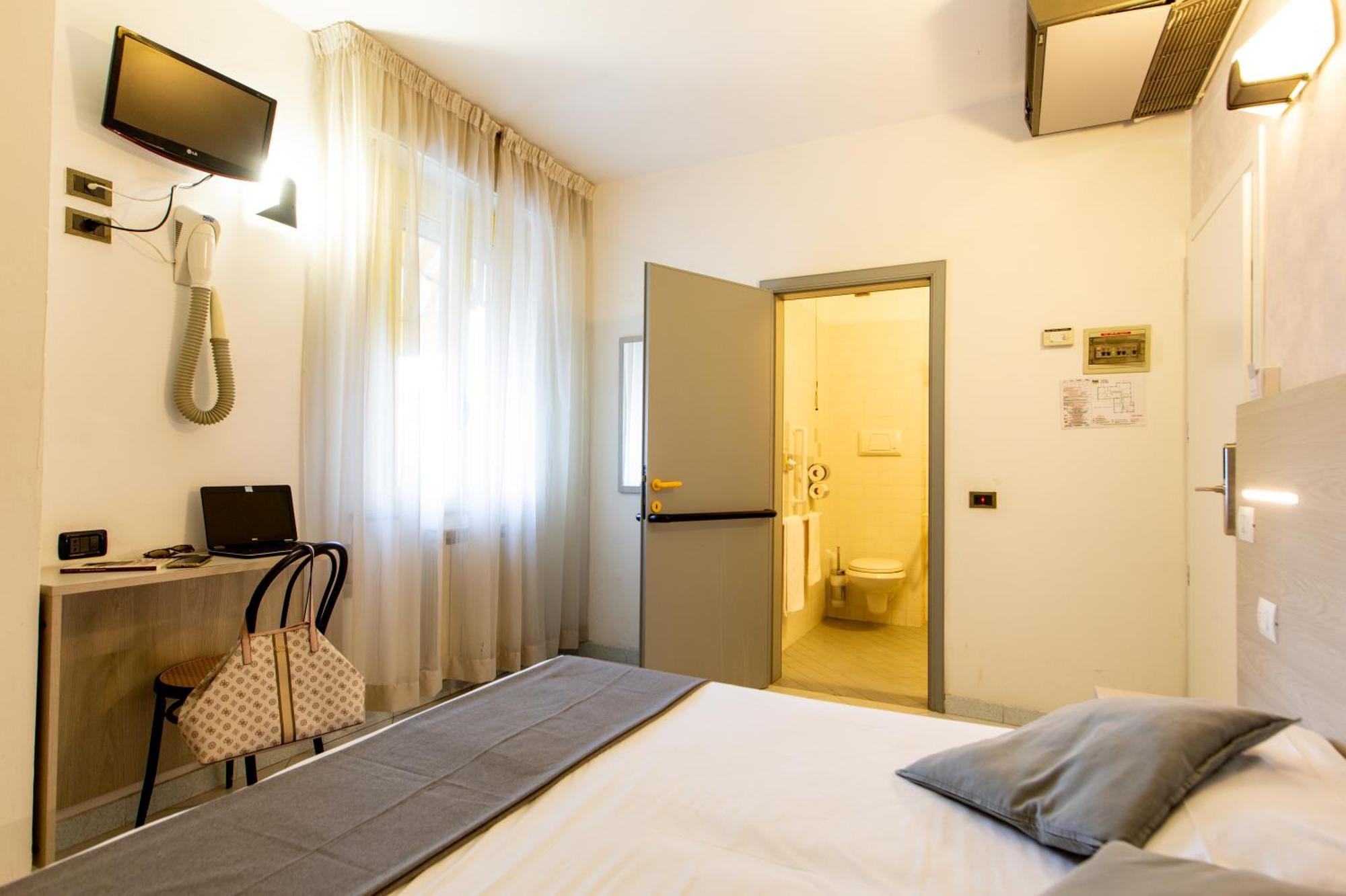 Hotel Marzia Con Piscina Riccione Exteriör bild