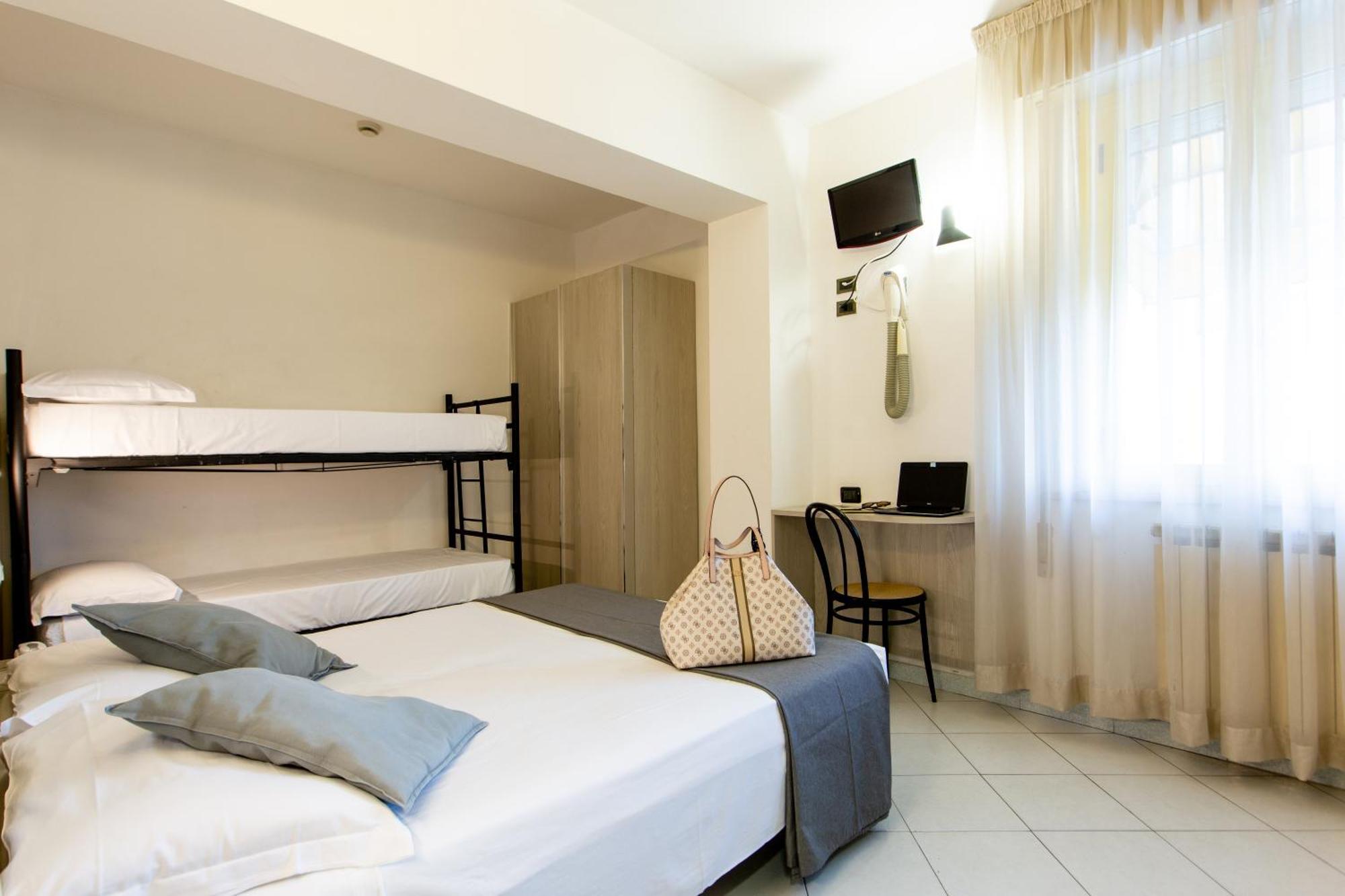 Hotel Marzia Con Piscina Riccione Exteriör bild