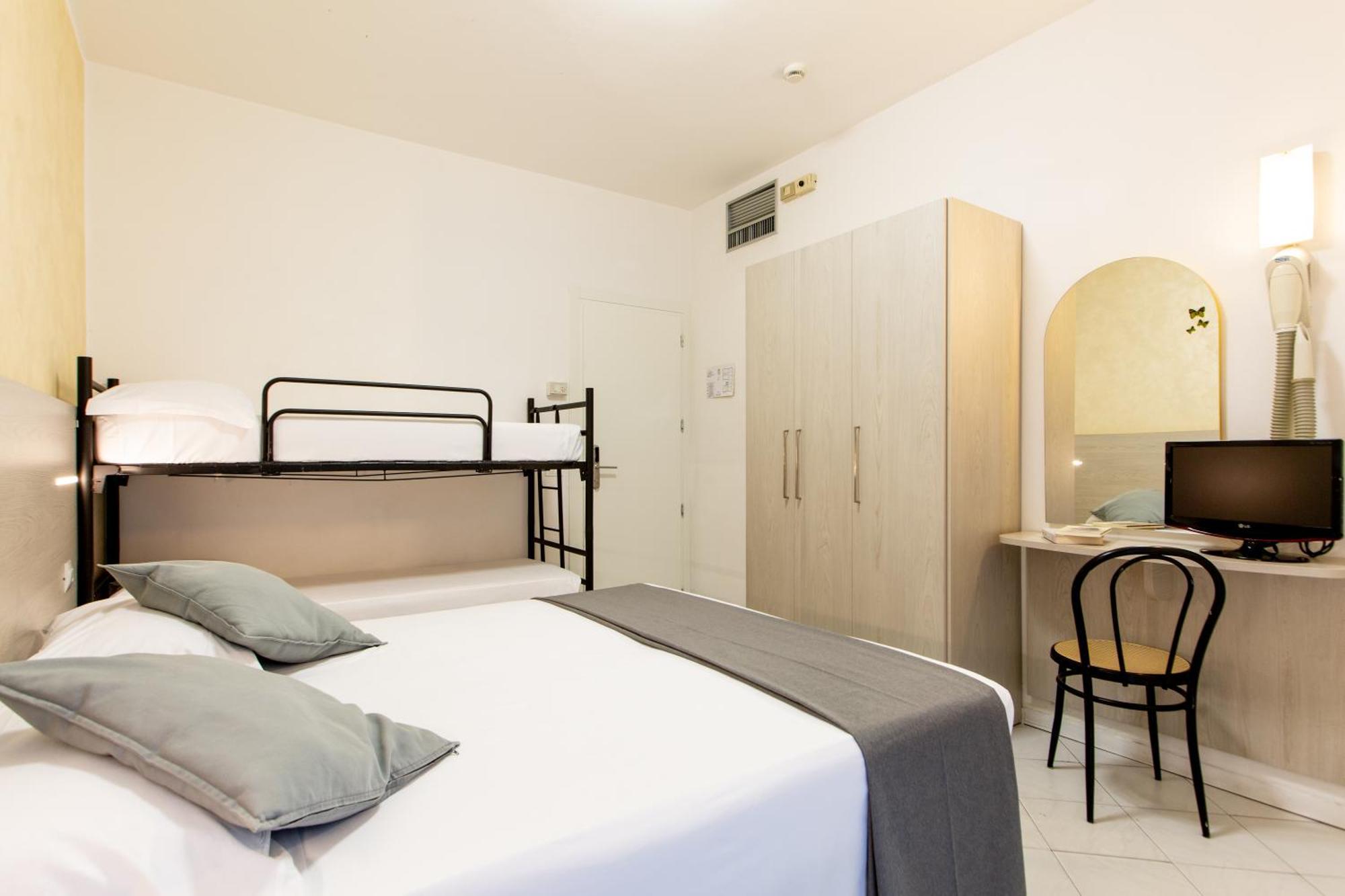 Hotel Marzia Con Piscina Riccione Exteriör bild