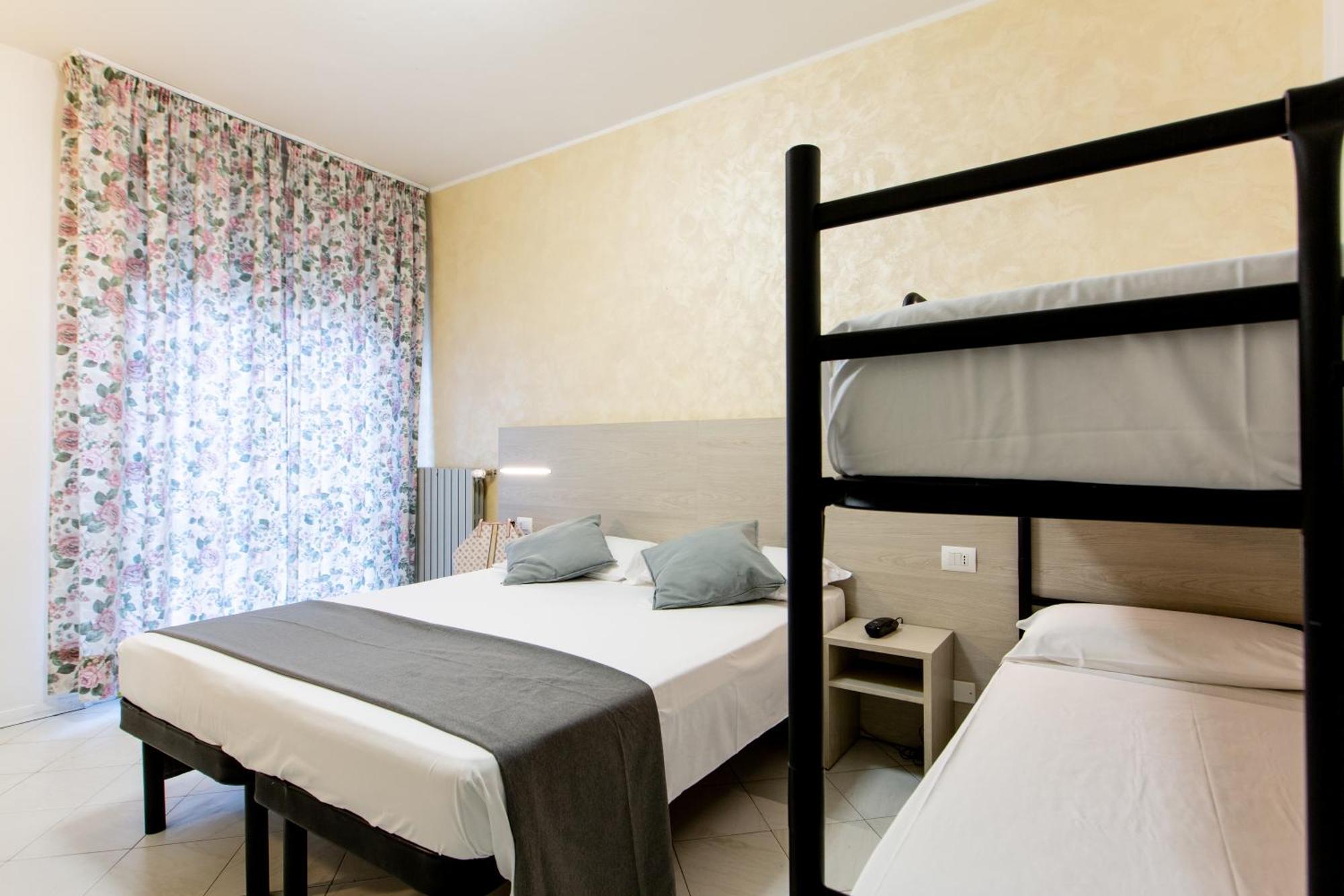 Hotel Marzia Con Piscina Riccione Exteriör bild
