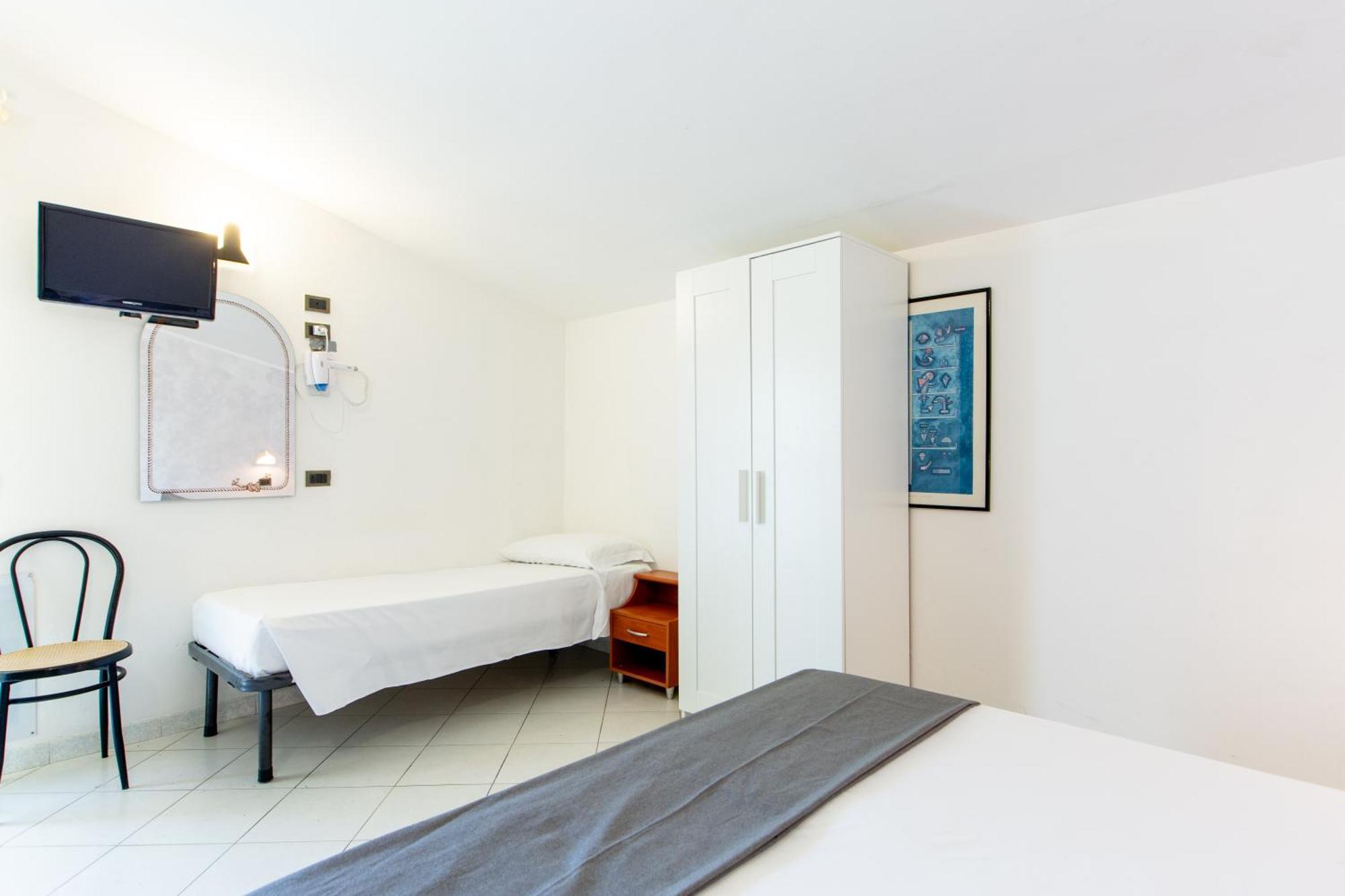 Hotel Marzia Con Piscina Riccione Exteriör bild