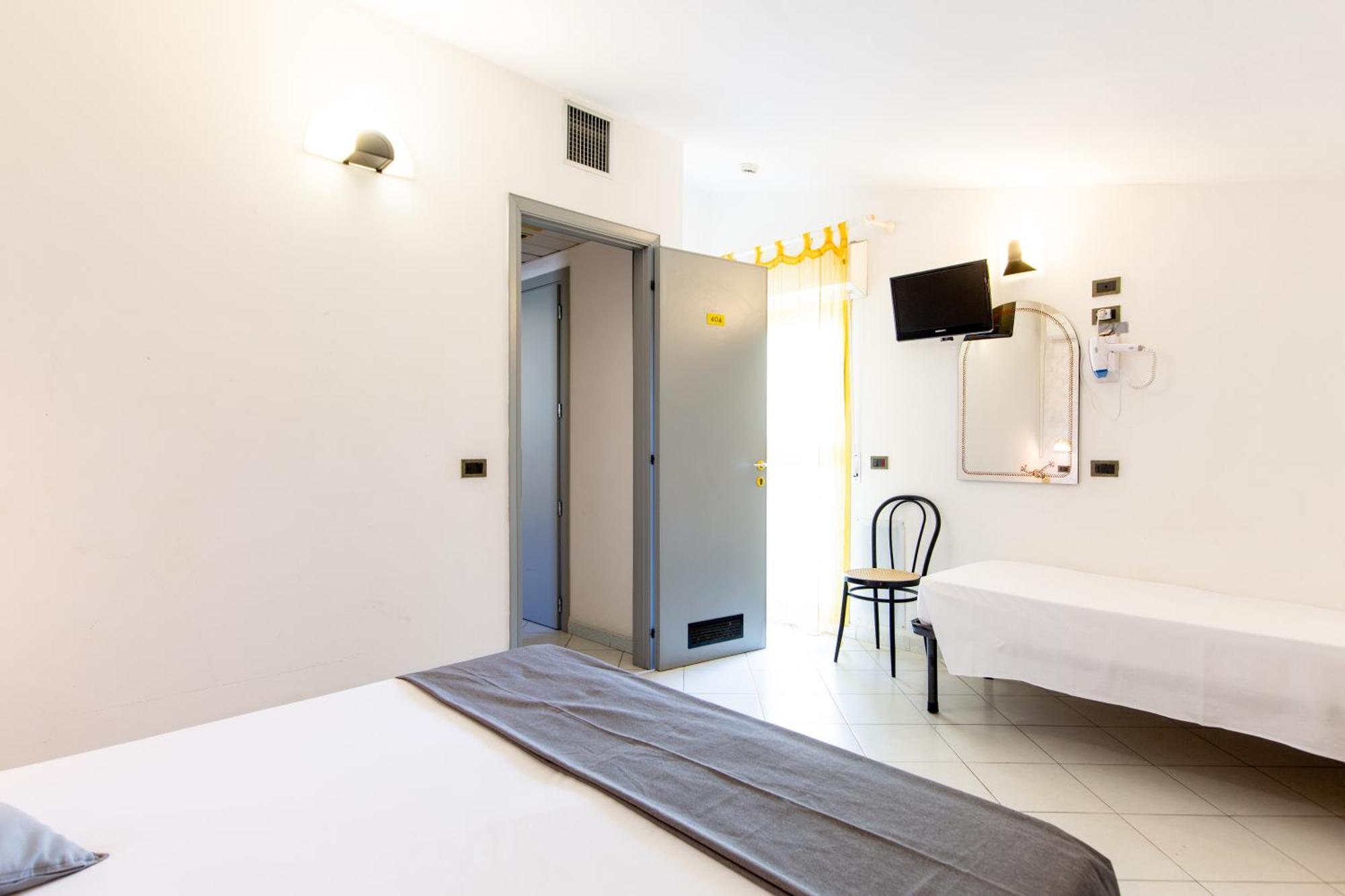Hotel Marzia Con Piscina Riccione Exteriör bild