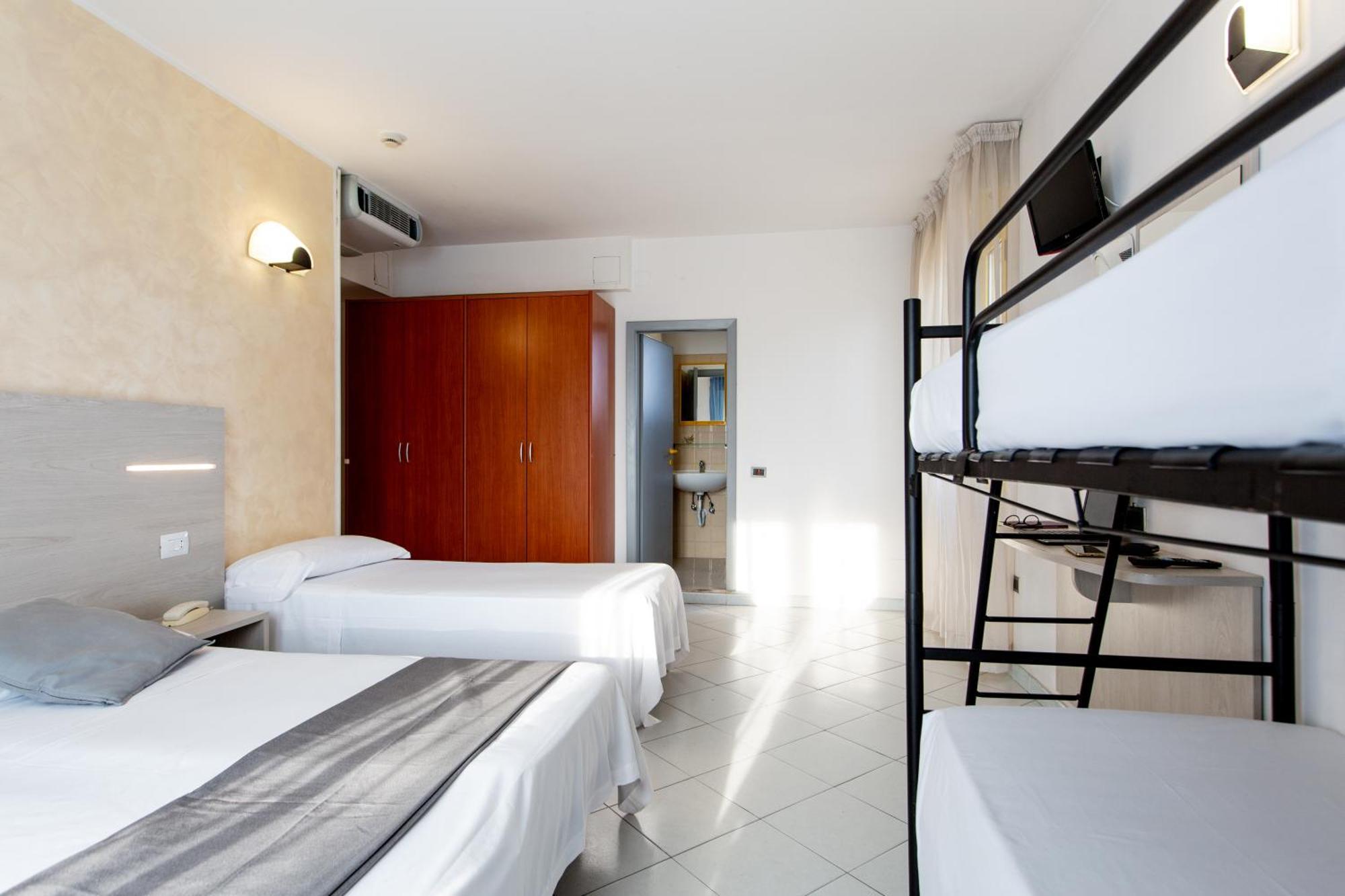 Hotel Marzia Con Piscina Riccione Exteriör bild