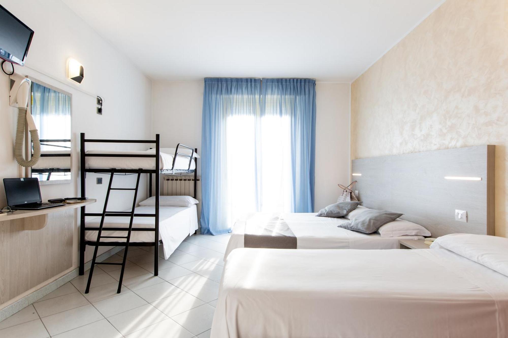Hotel Marzia Con Piscina Riccione Exteriör bild