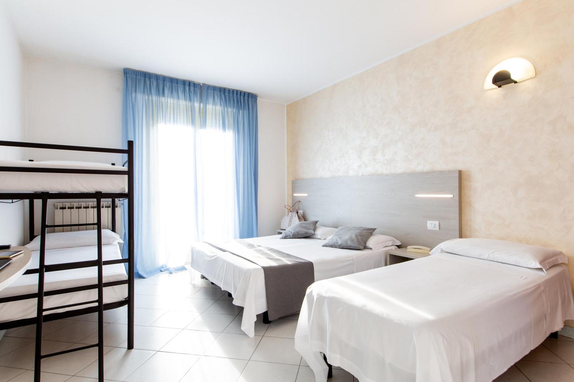 Hotel Marzia Con Piscina Riccione Exteriör bild