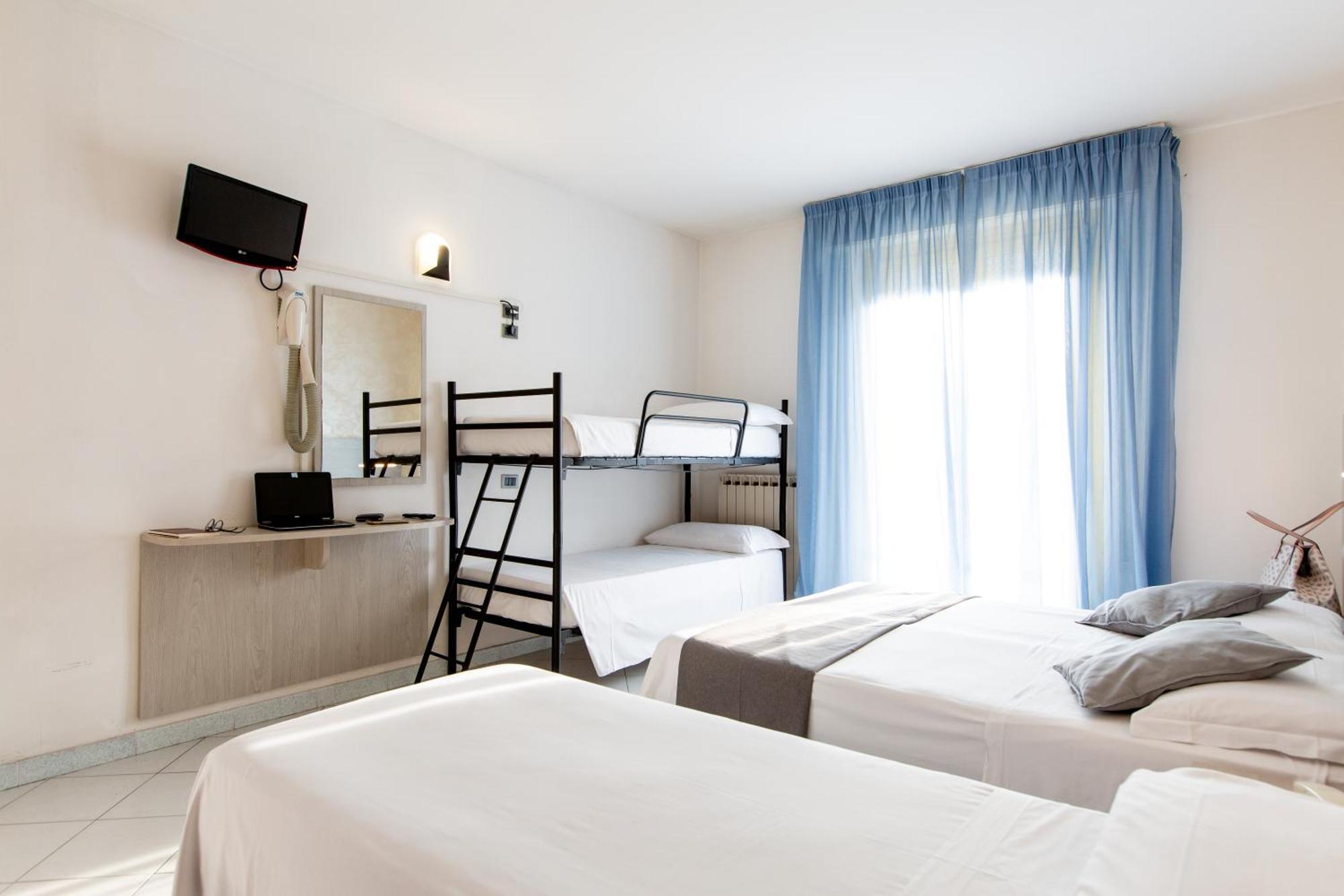 Hotel Marzia Con Piscina Riccione Exteriör bild