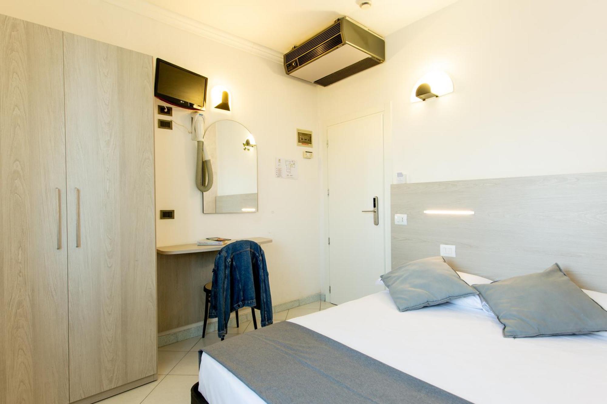 Hotel Marzia Con Piscina Riccione Exteriör bild