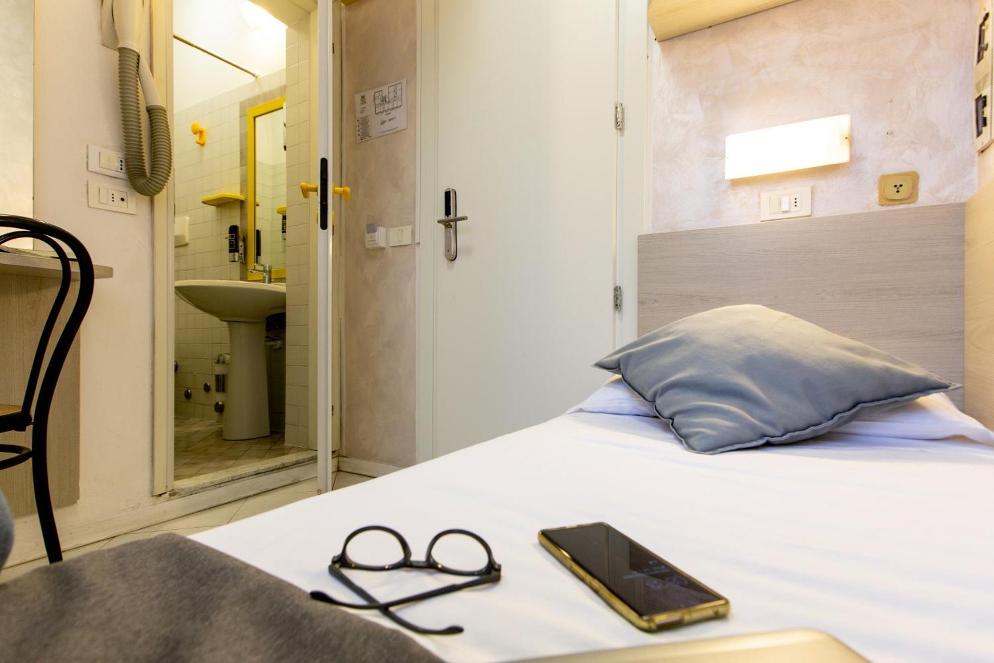 Hotel Marzia Con Piscina Riccione Exteriör bild