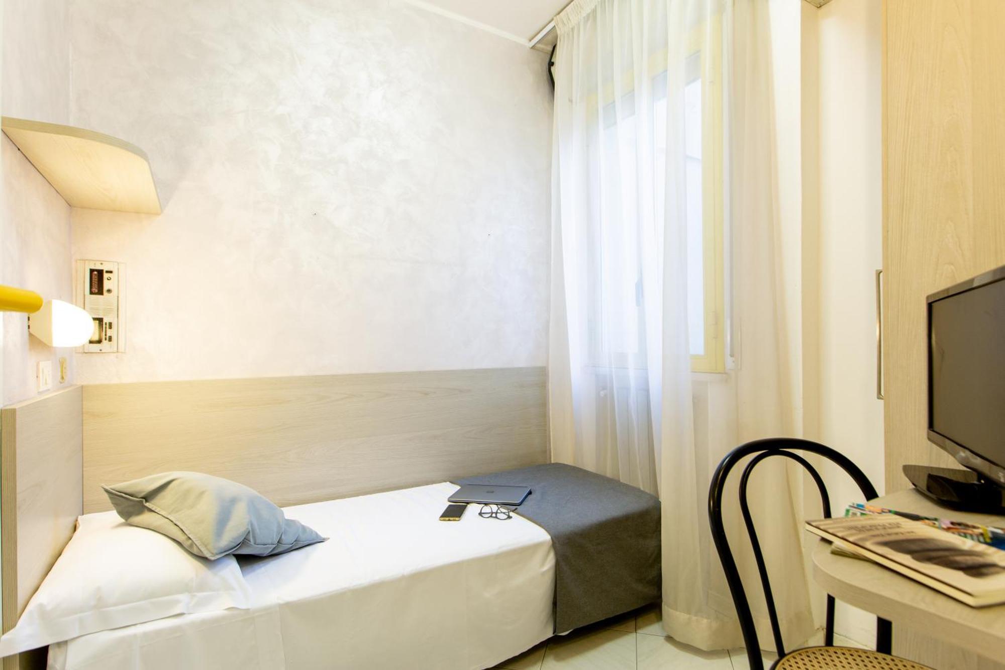 Hotel Marzia Con Piscina Riccione Exteriör bild