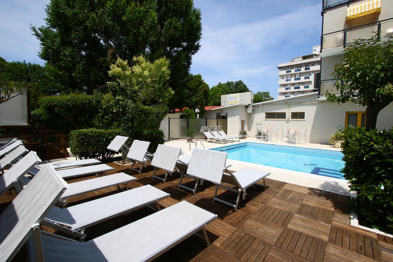 Hotel Marzia Con Piscina Riccione Exteriör bild